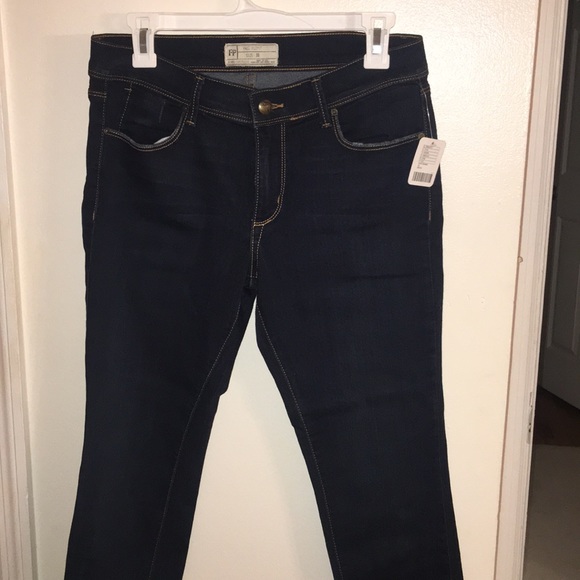 Free People Denim - Free people dark wash crop skinny jeans size 30